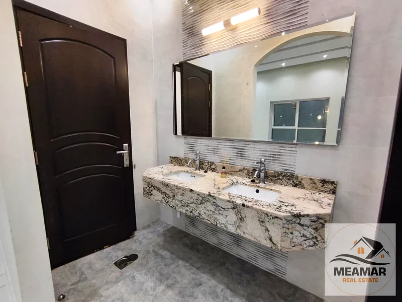 🏡 فيلا للإيجار في الحى السابع، عجمان، 4 غرف نوم رئيسية، مجلس وصالونين، تتميز بموقعها الاستراتيجي القريب من محمد بن زايد63717554818051111