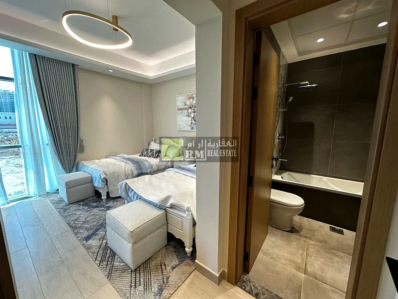 شقق فاخرة على الواجهة المائية في برج كريك عجمان63874685545603112