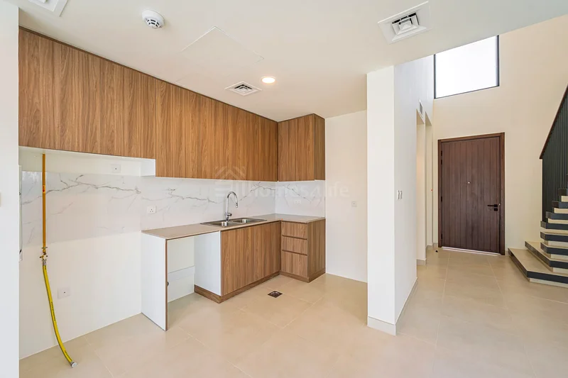 | SPACIOUS 4BR TOWNHOUSE | GREENBELT LOCATION |63737730290819112