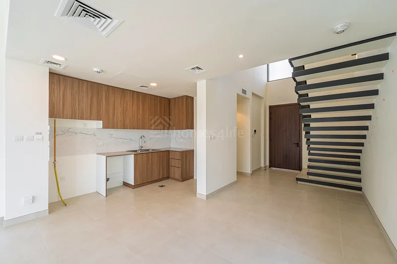 | SPACIOUS 4BR TOWNHOUSE | GREENBELT LOCATION |63737730290819113