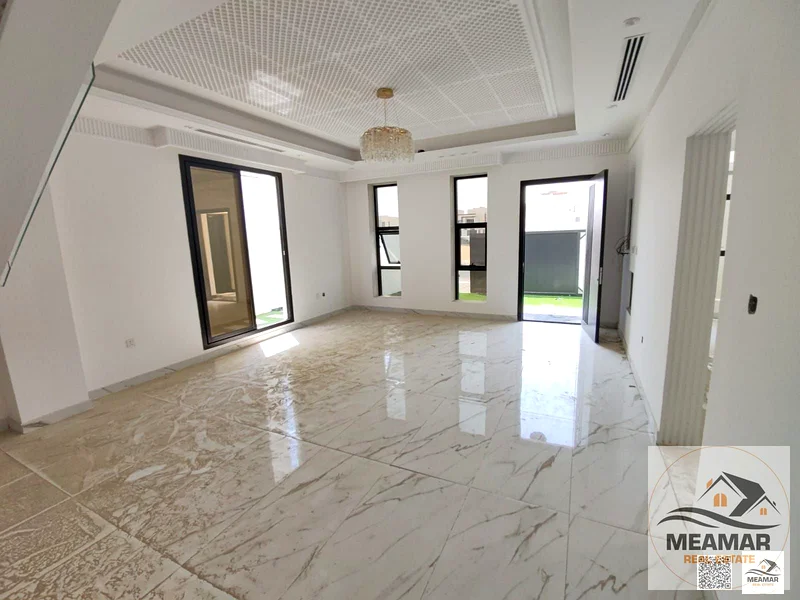 للبيع، فيلا فاخرة بثلاث غرف نوم رئيسية، شاملة الرسوم.63908680486531112