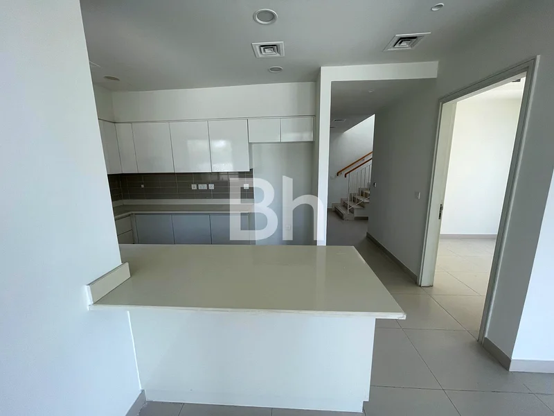 Single Row | Vacant | Close to Pool and Park63754928143746114
