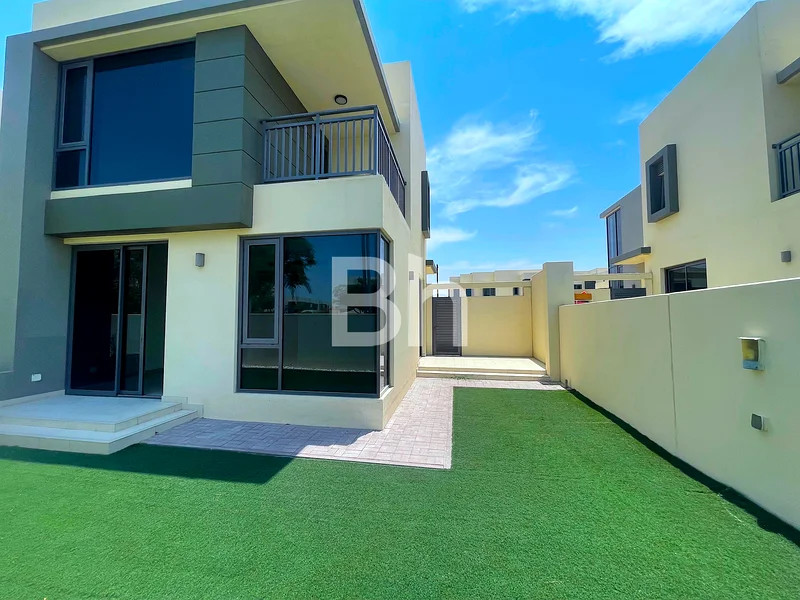 Single Row | Vacant | Close to Pool and Park63754928143746112