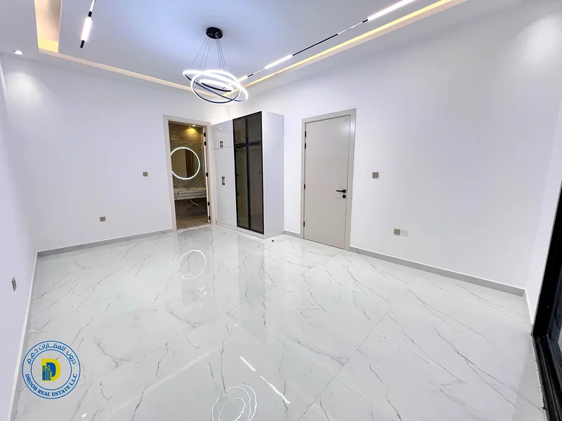 For sale, a modern villa with 4 rooms, Al Helio area, Ajman, super deluxe finishing, freehold for all nationalities, bank financing63893336749186114