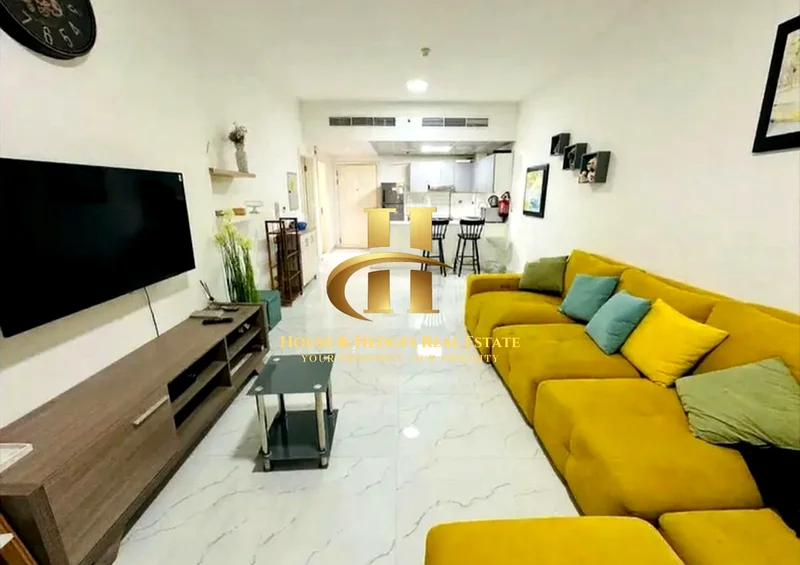 Pool View | 1 Bed + Study | Spacious Size63786429613697111