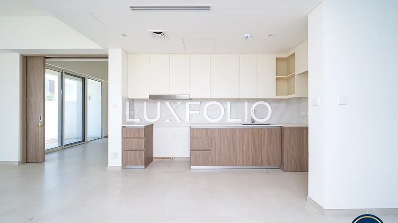 Ready Unit | Prime Location | Close To Park63947675205505112