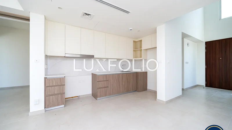 Ready Unit | Prime Location | Close To Park63947675205505113
