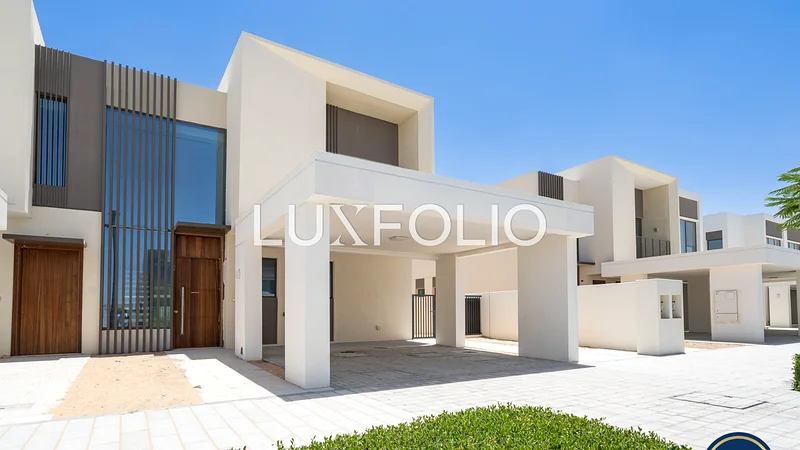 Ready Unit | Prime Location | Close To Park63947675205505110