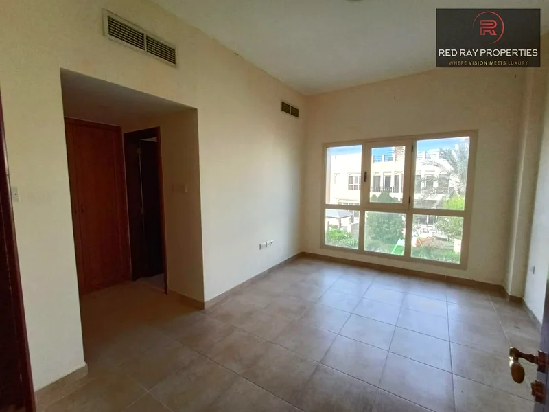 فيلا تاون هاوس مكونة من 3 غرف نوم للإيجار في قرية الحمرا63814264868609114