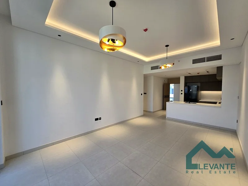 BRIGHT LAYOUT|SPACIOUS 2BHK | CIRCLE MALL VIEW63787593997058112