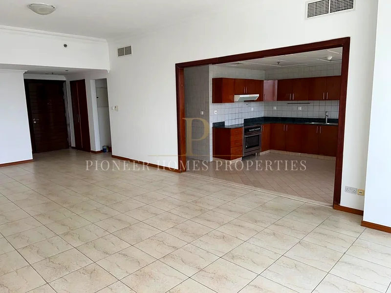 عرض ساخن |شقة بشرفة بإطلالة على المارينا والبحيرة| شاغرة63749342926722110