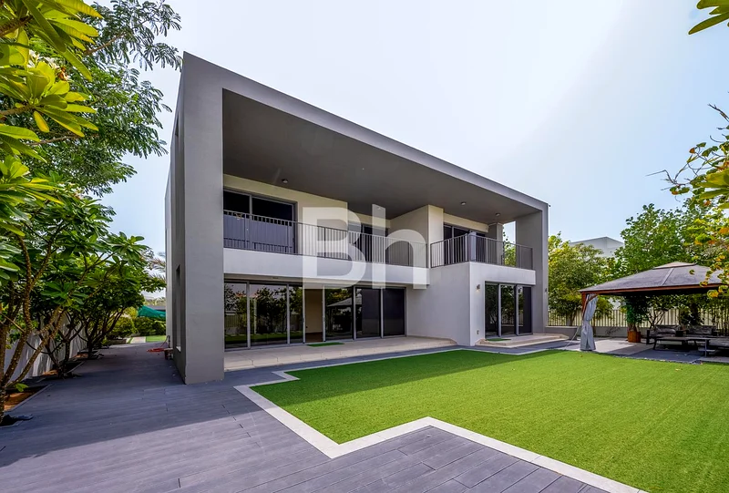 Amazing Location | Well Maintained | Corner Plot63761439825153111
