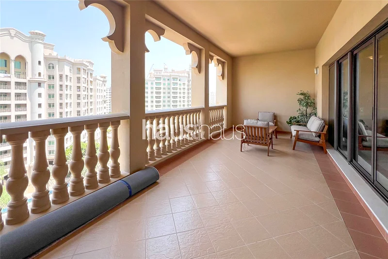 Unfurnished | Mid October | 3 Parking Spaces63752758984962110