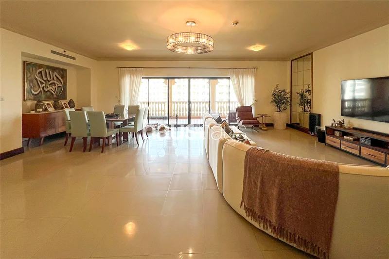 Unfurnished | Mid October | 3 Parking Spaces63752758984962113