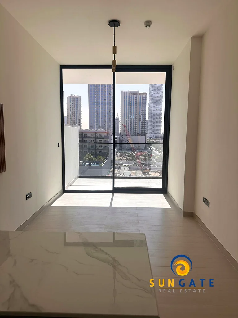 شبه مفروش، شاغرين قريباً، مع شرفة63798927055105114