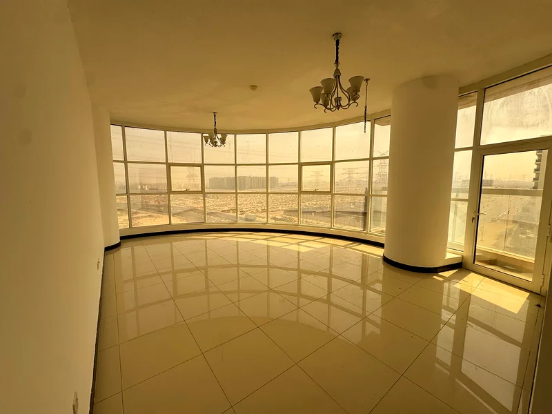 SCENIC VIEWS | PRIME LOCATION | POOL & GYM63742003590147110