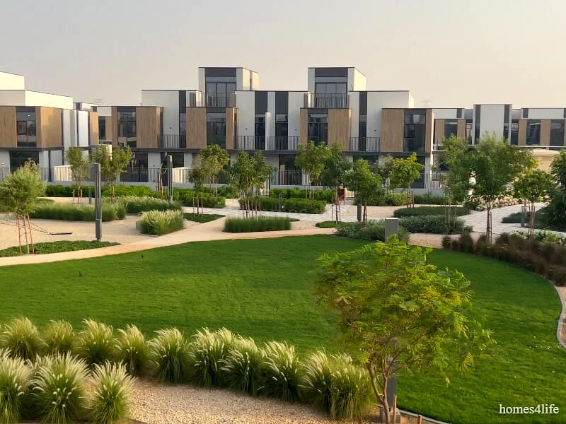 BIG PLOT | ON PARK | MODERN G+2 | GENUINE RESALE63926621634306110