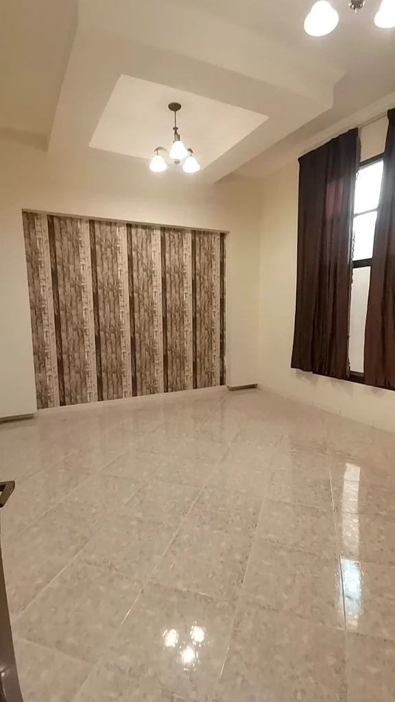 فيلا من طابقين للايجار في منطقة الذيد الجنوبية، خلف جمعية بيت الخير الخيرية.63814555912193114