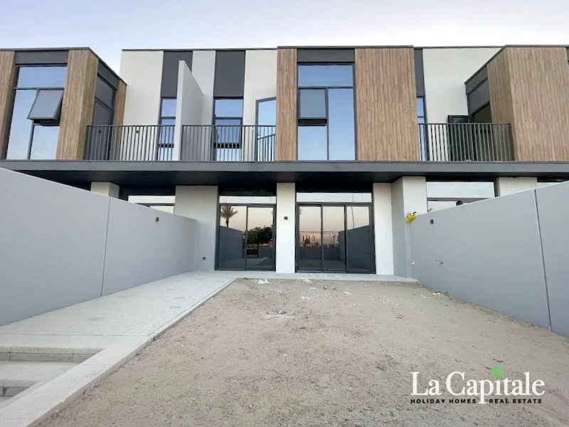 Facing Pool and Park | Viewing Available63926297259779112