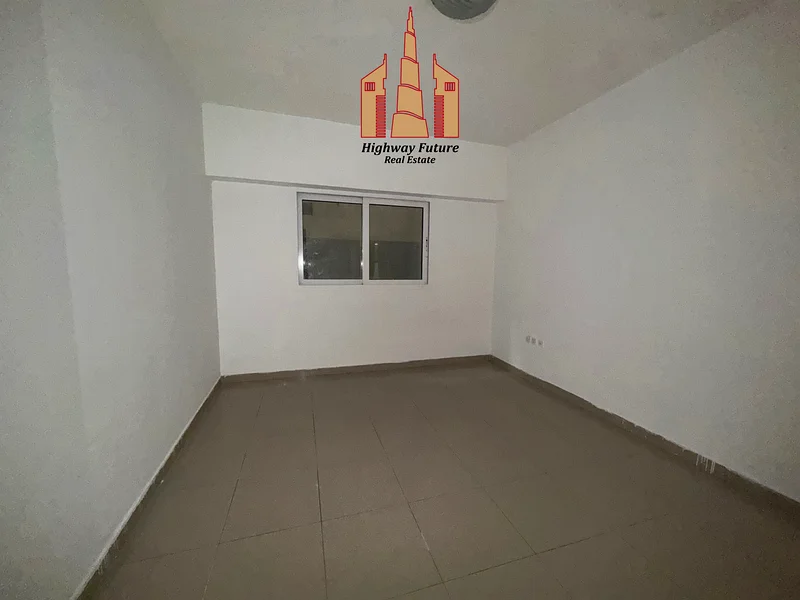 شقة سوبر بغرفة نوم واحدة مقابل موقف الحافلات بالقرب من مركز سهارا.63707133730690113