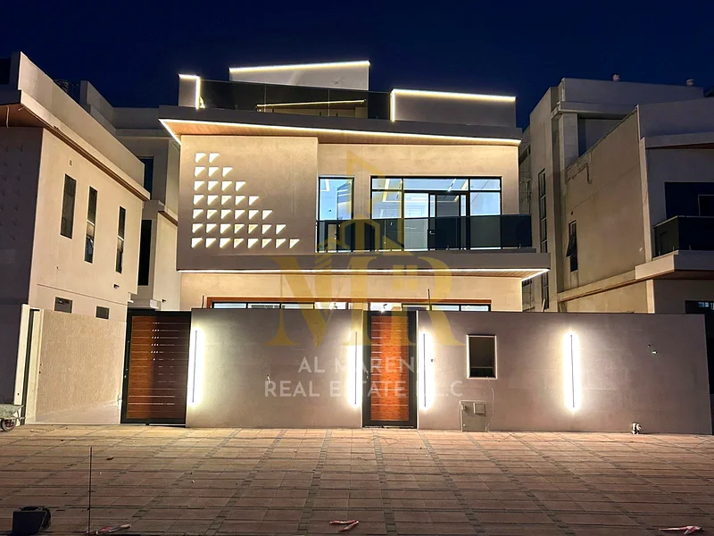 فرصة ذهبية بتشطيبات مميزة وتصميم ممتاز في منطقة الهيليو 2، مقابل مجتمع أزها، وبسعر يشمل التسجيل63908146447106113