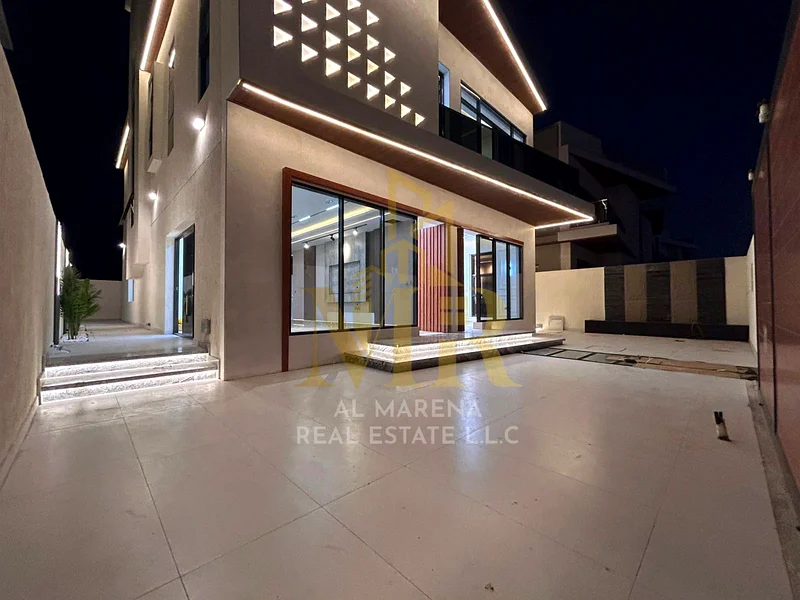 فرصة ذهبية بتشطيبات مميزة وتصميم ممتاز في منطقة الهيليو 2، مقابل مجتمع أزها، وبسعر يشمل التسجيل63908146447106114