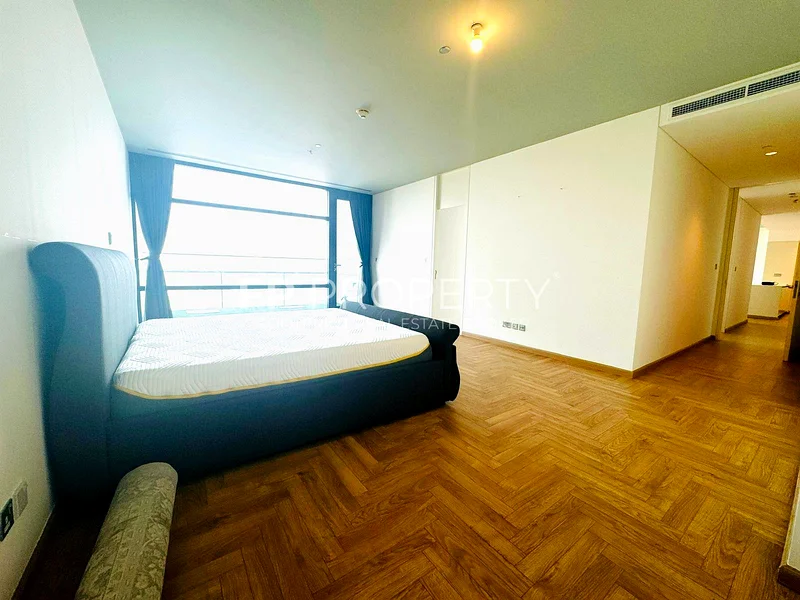Huge Size | DIFC View | 2 parking | Upgraded63925515703298113