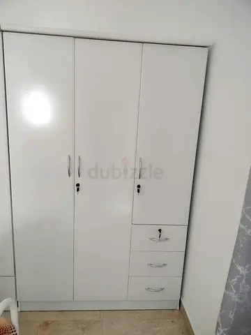 Hi, I want to sell 3 Door Cabinet brand-new