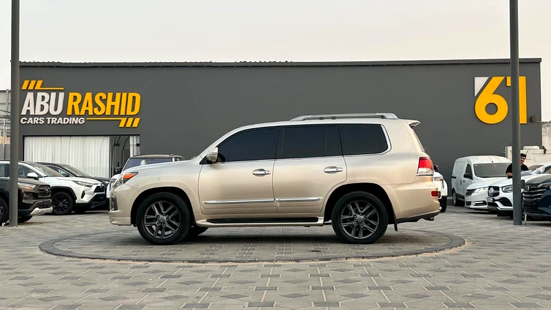 Lexus LX570 2014 | GCC Specs | Excellent Condition63613736847234114