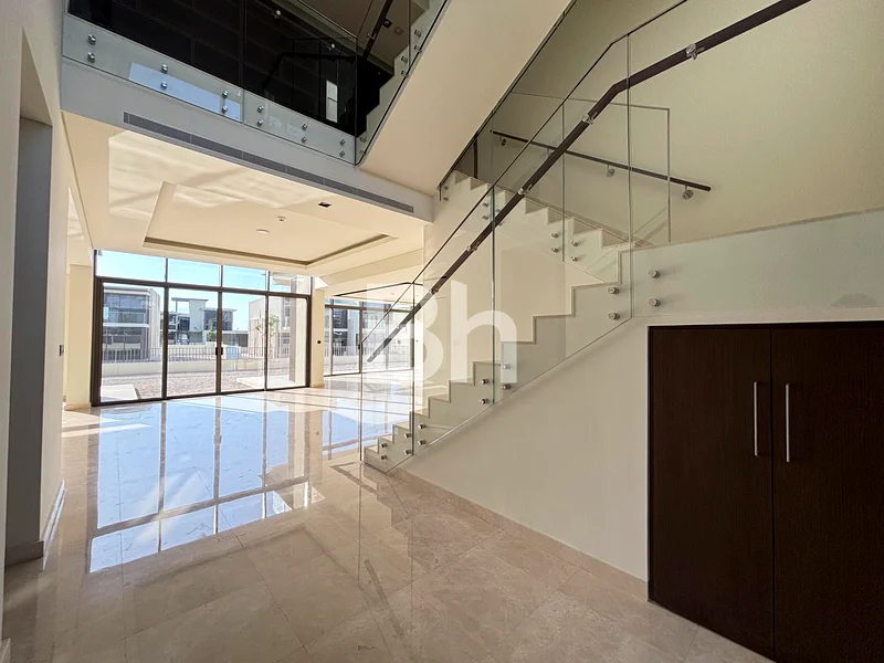 خيار المسبح والمناظر الطبيعية | مجتمع حصري63754324421634111