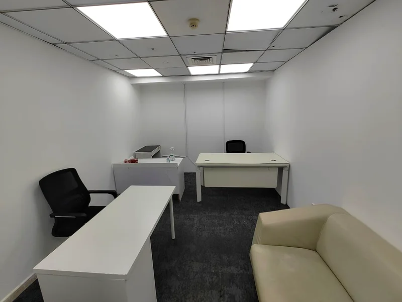 مكتب مفروش بالكامل بمساحة 220 قدم مربع مع وصول على مدار 24/763619670232193113