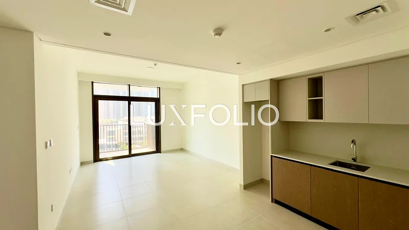 إطلالات على خط الأفق | جديدة بالكامل | موقع متميز63761148055938111