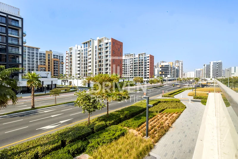 Bright and Stylish Unit with Boulevard View63803100110978112