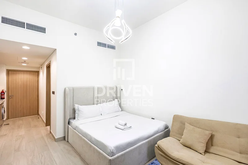 Bright and Stylish Unit with Boulevard View63803100110978113