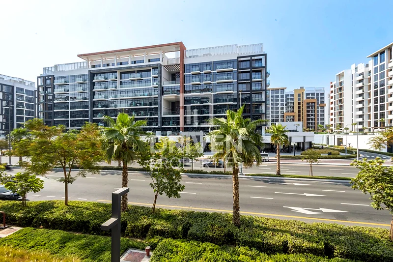 Bright and Stylish Unit with Boulevard View63803100110978111