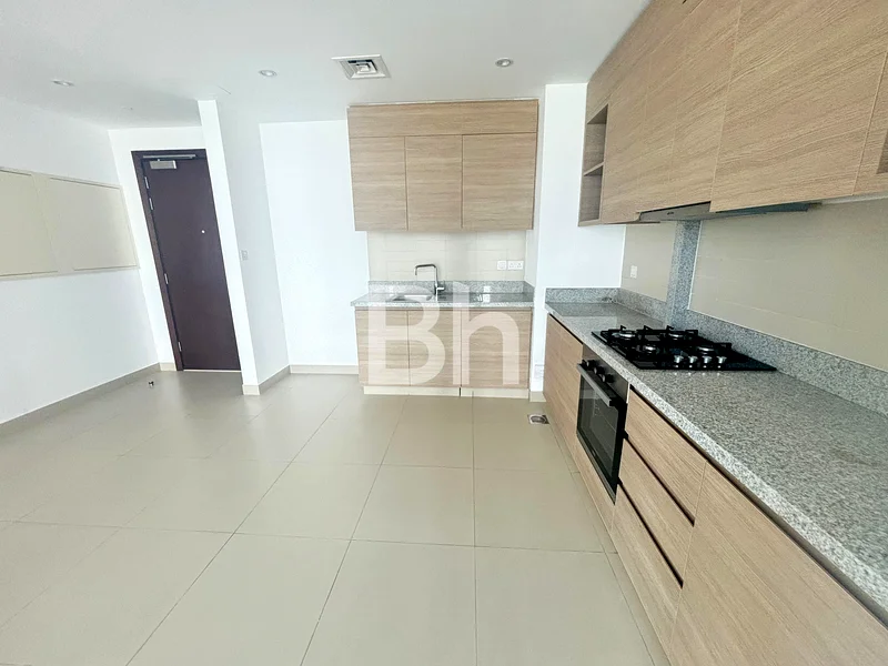 Prime Location | Pool and Park Views | Exclusive63754624694275112
