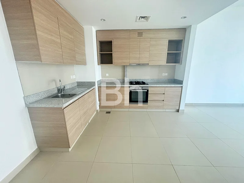 Prime Location | Pool and Park Views | Exclusive63754624694275114