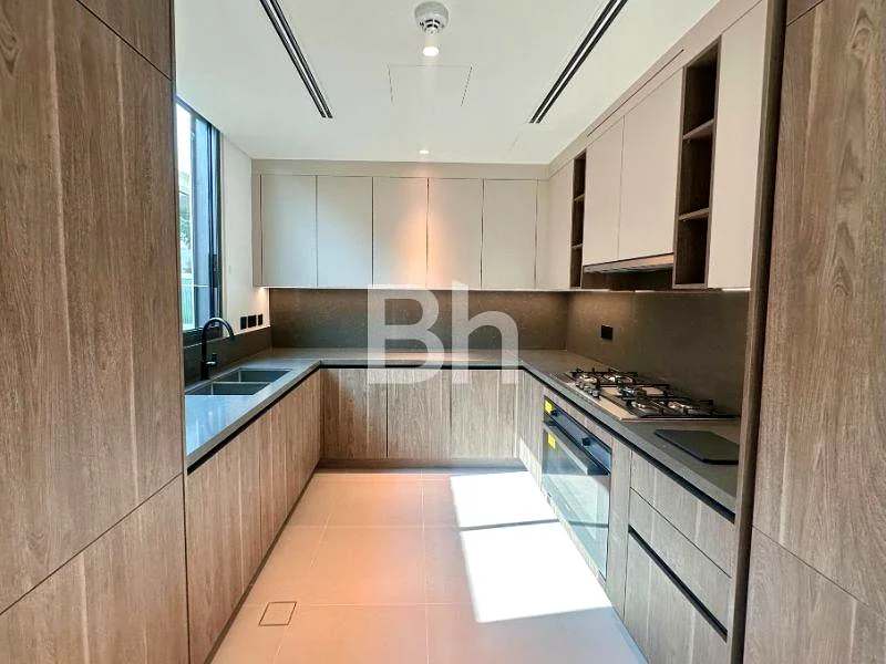 Large Plot | Stunning Upgrades | Desirable63735585063297113