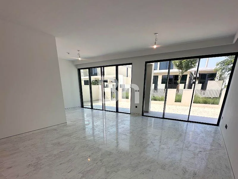Large Plot | Stunning Upgrades | Desirable63735585063297111