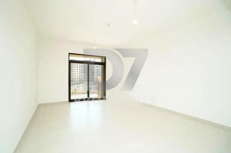 شقة مشرقة من غرفتي نوم مع غرفة خادمة | إطلالة على برج العرب | زاوية63730615949443111