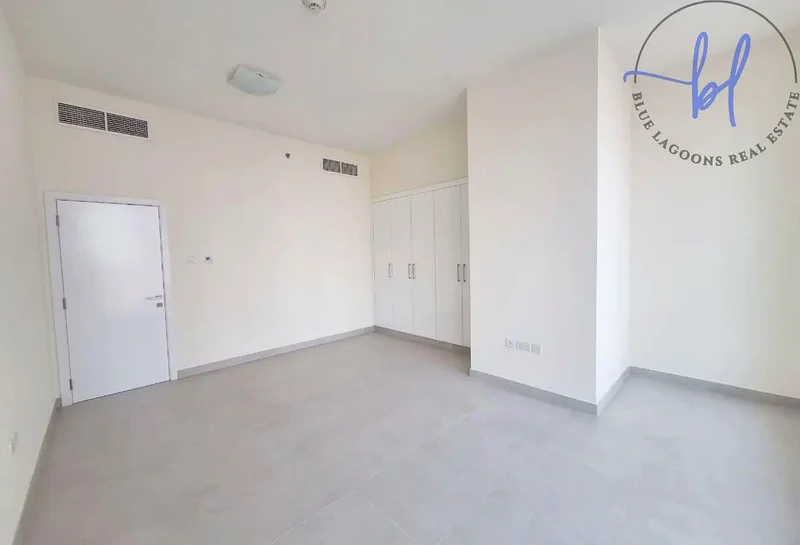 Bright Apt | Upgraded | Negotiable | Vacant63775322091138112