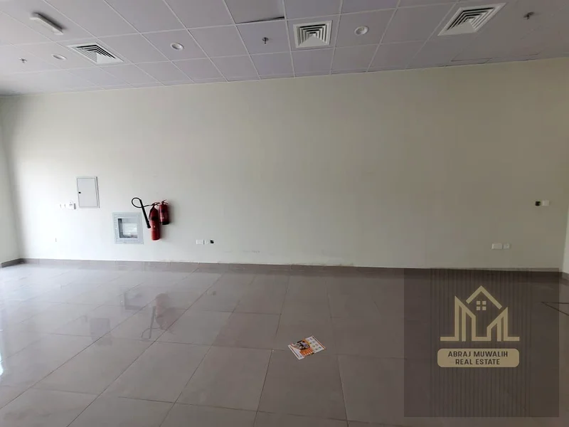 متجر جديد بالكامل بمساحة 40 متر مربع في موقع مميز63622816463873114