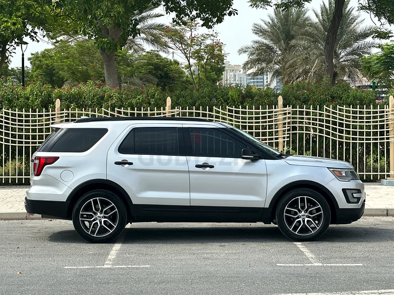 GCC / 7 SEAT / FULL OPTION / NO ACCIDENTS OR FLOOD63613463702530111
