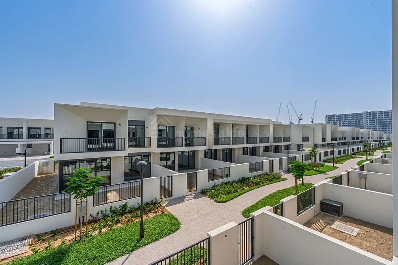 صف مفرد | جديد بالكامل | جاهز للسكن | شاغر63737730320386110