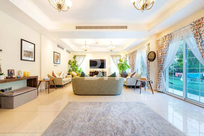 خاص | 5 غرف نوم بالإضافة إلى غرف الخادمات | موقع رائع63730891858817112
