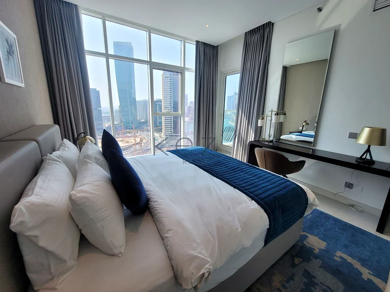 Vacant | Canal View| Balcony with waterfront view63795532500994111