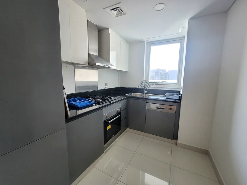 Vacant | Canal View| Balcony with waterfront view63795532500994114