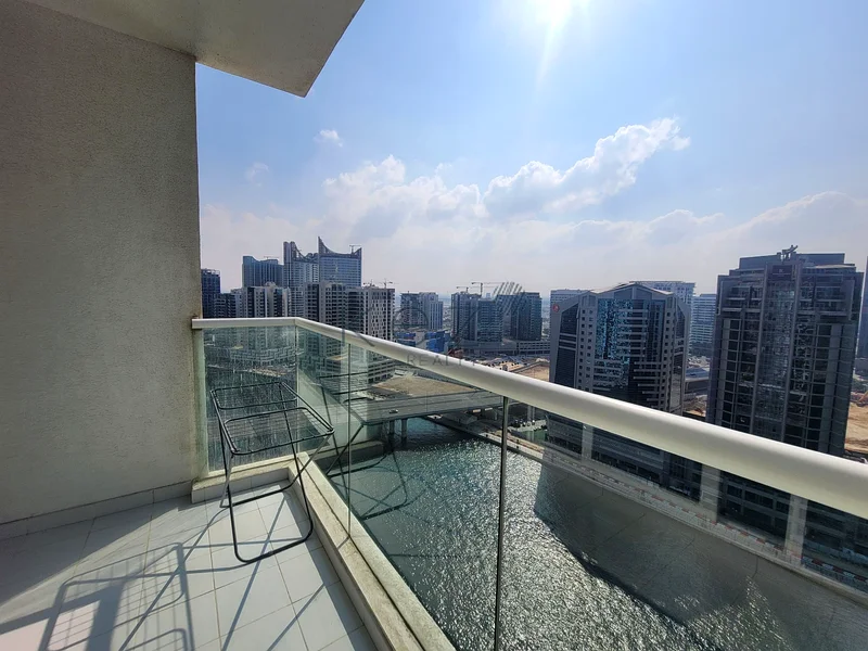 Vacant | Canal View| Balcony with waterfront view63795532500994110