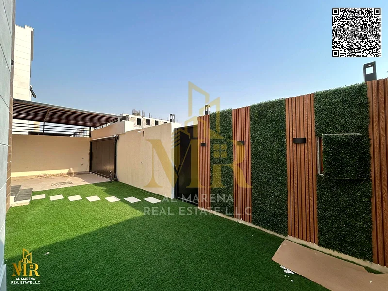 A villa directly from the owner, with personal finishing, on a main street, close to all services, freehold for all nationalities and without a down p63882954118658112