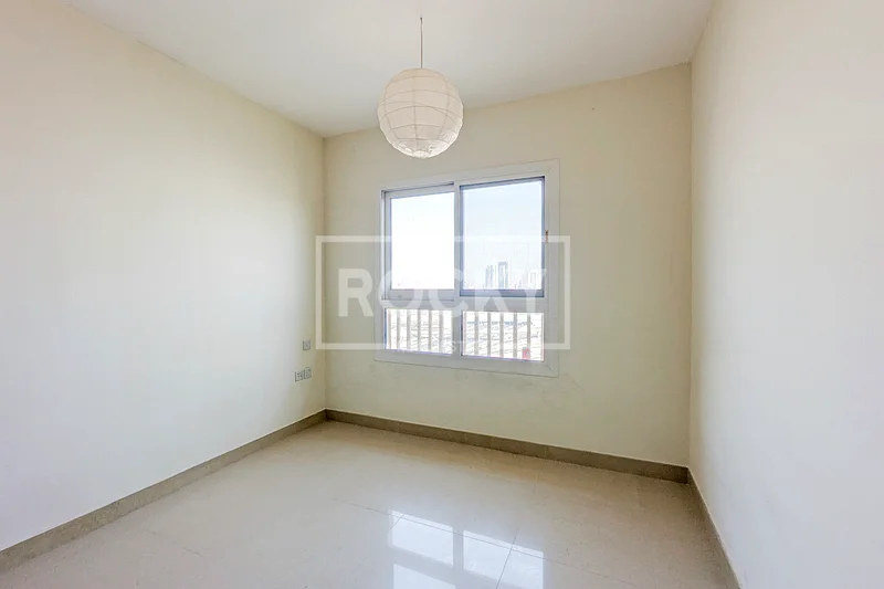 شقة بغرفتي نوم وبأسعار معقولة | مؤجرة | تراس كبير64031265947010114